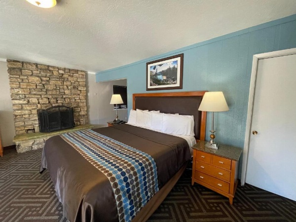 Tahoe Hacienda Inn image 11